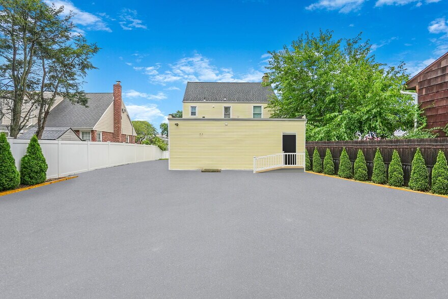 More Photos Of 1000 Stewart Ave, Bethpage Storefront Retail Residential For Sale