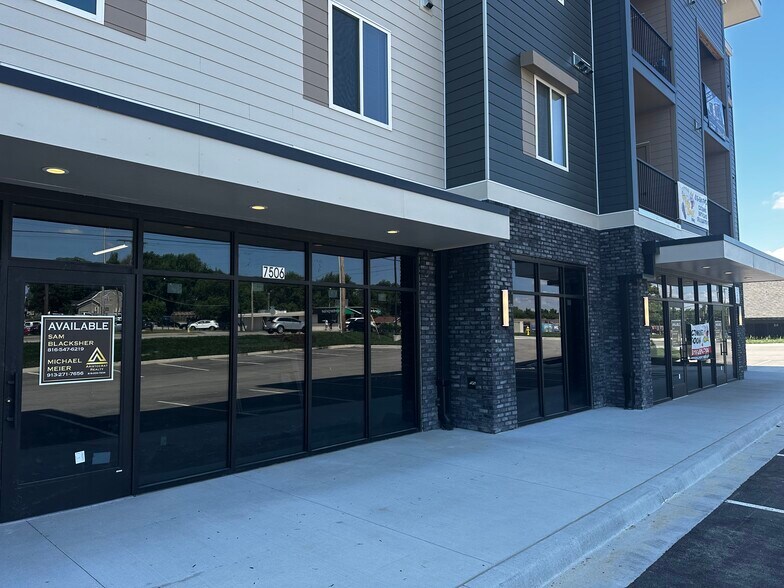 More Photos Of 7510 N Oak Trfy, Gladstone Apartments For Lease