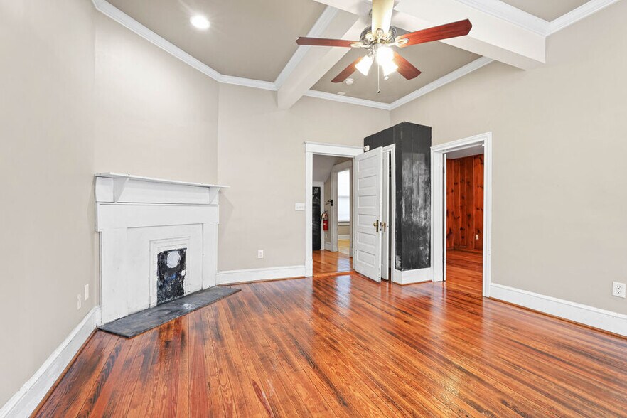 More Photos Of 113 Whitsett St, Greenville Office For Sale