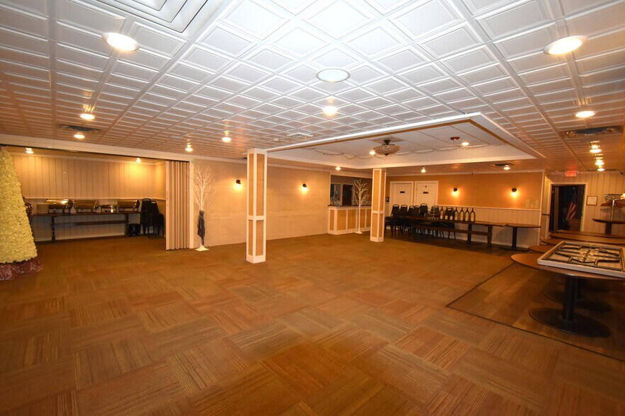 More Photos Of 1021 Rt-146, Clifton Park Restaurant For Sale