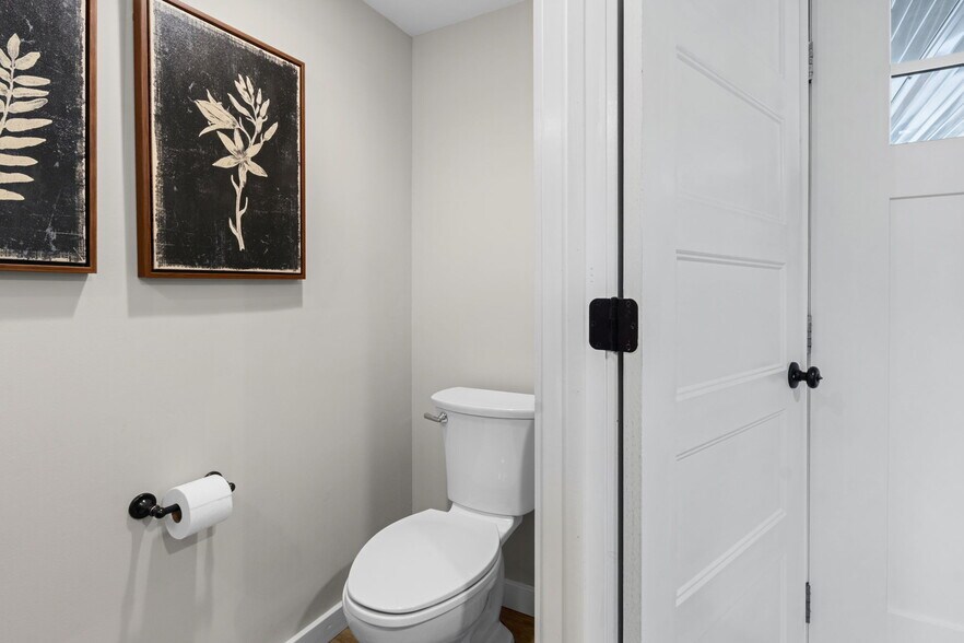 More Photos Of 41 North Ave, Ellijay Office For Sale