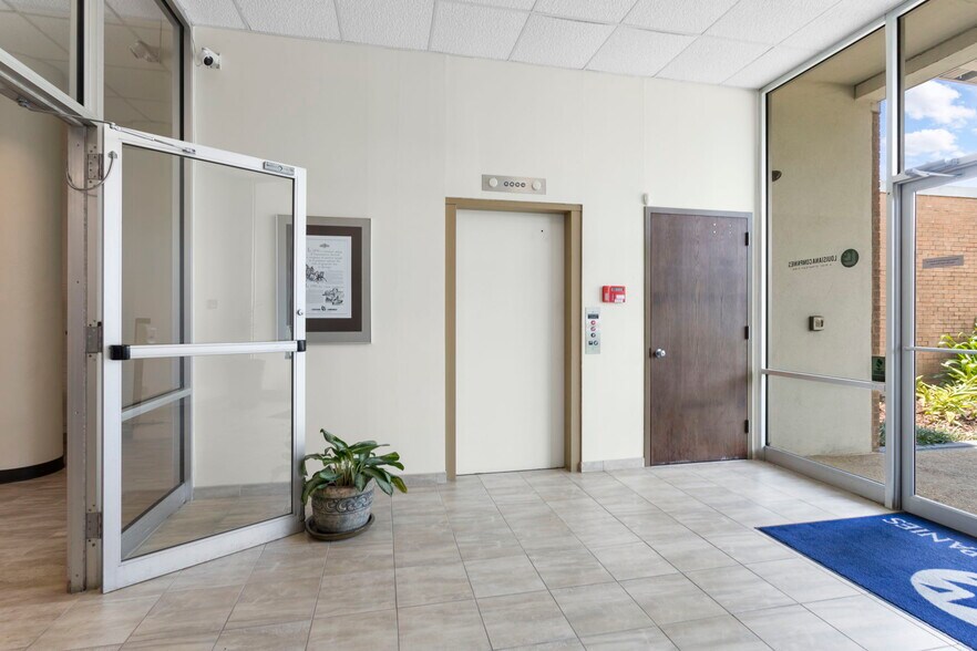 More Photos Of , Baton Rouge Office For Sale
