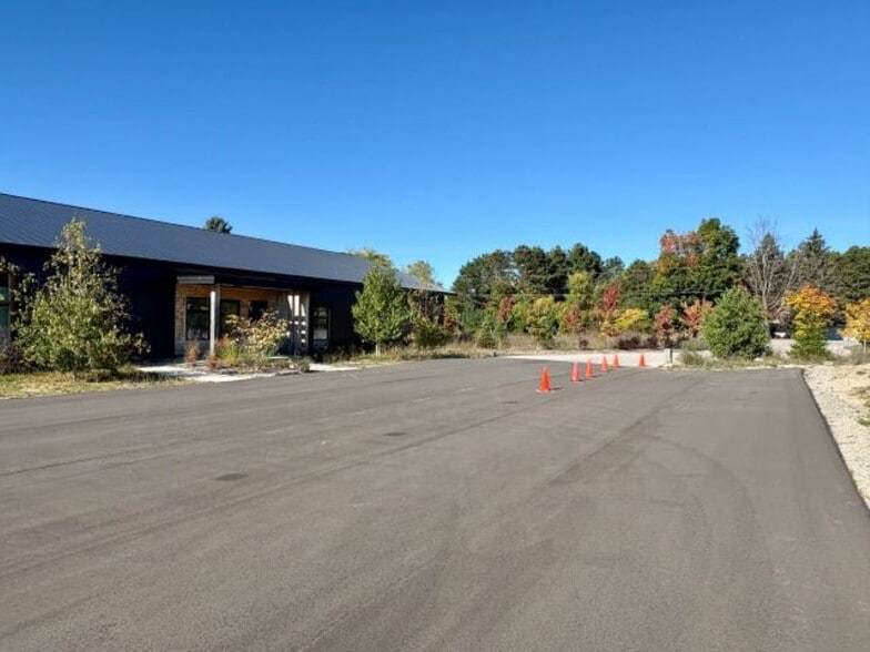 More Photos Of 7334 E Duck Lake Rd, Lake Leelanau Showroom For Lease