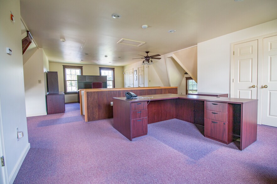 More Photos Of 1946 State Route 208, Pulaski Office For Sale
