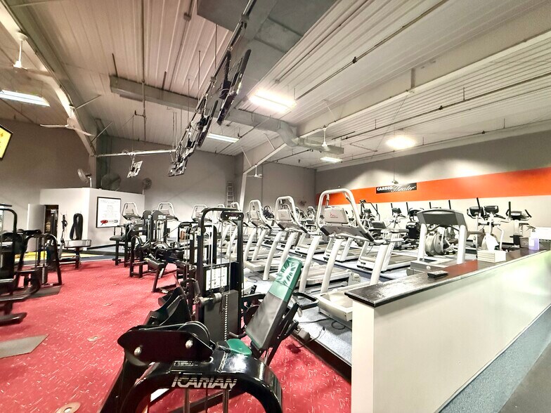 More Photos Of 419 Kays Dr, Normal Industrial For Sale