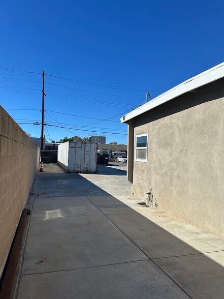 More Photos Of 25824 Springbrook Ave, Santa Clarita Flex For Sale