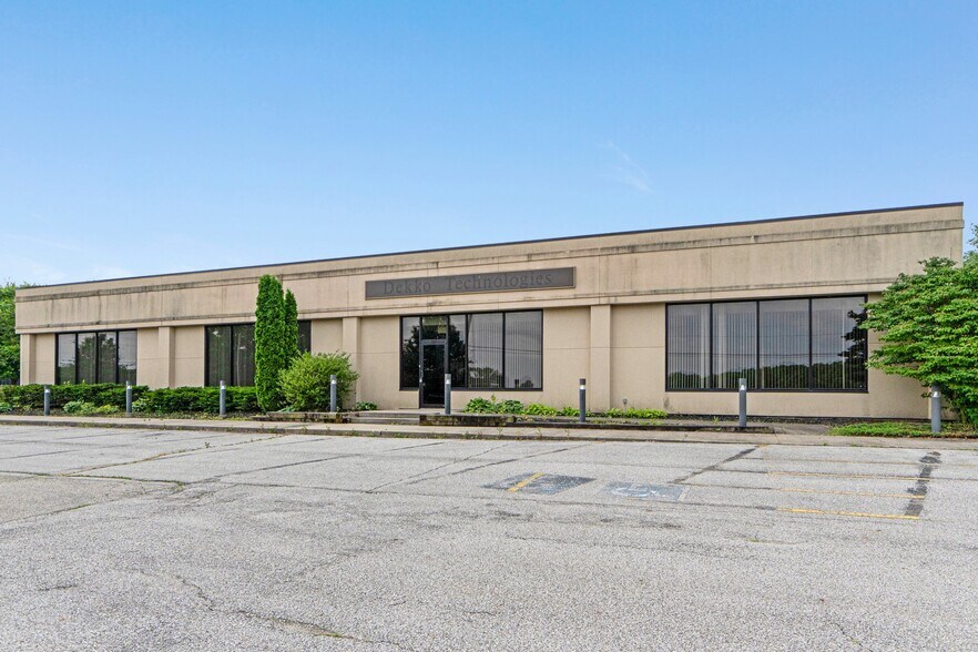 More Photos Of 8645 E Backwater Rd, North Webster Showroom For Lease