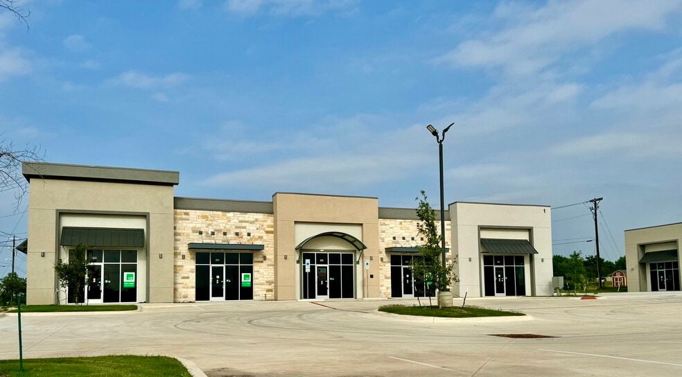 More Photos Of 700 W New Hope Dr, Cedar Park Storefront Retail Office For Lease