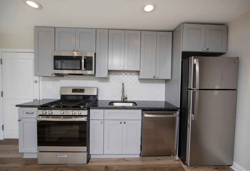 More Photos Of 15 E Bridge St, New Hope Storefront Retail Residential For Sale