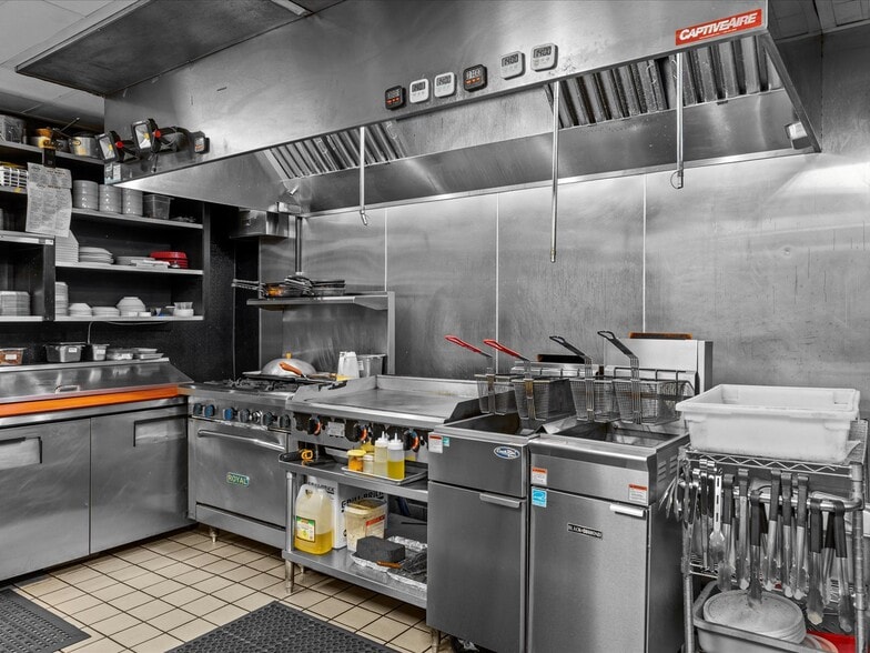 More Photos Of 14417 124th Ave NE, Kirkland Bar For Sale