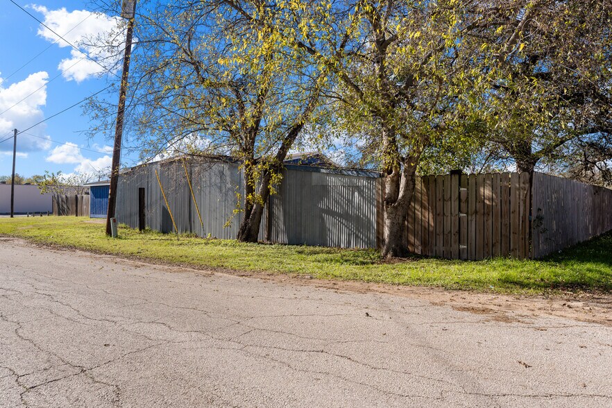 More Photos Of 3715 Bellmead Dr, Bellmead Office For Sale