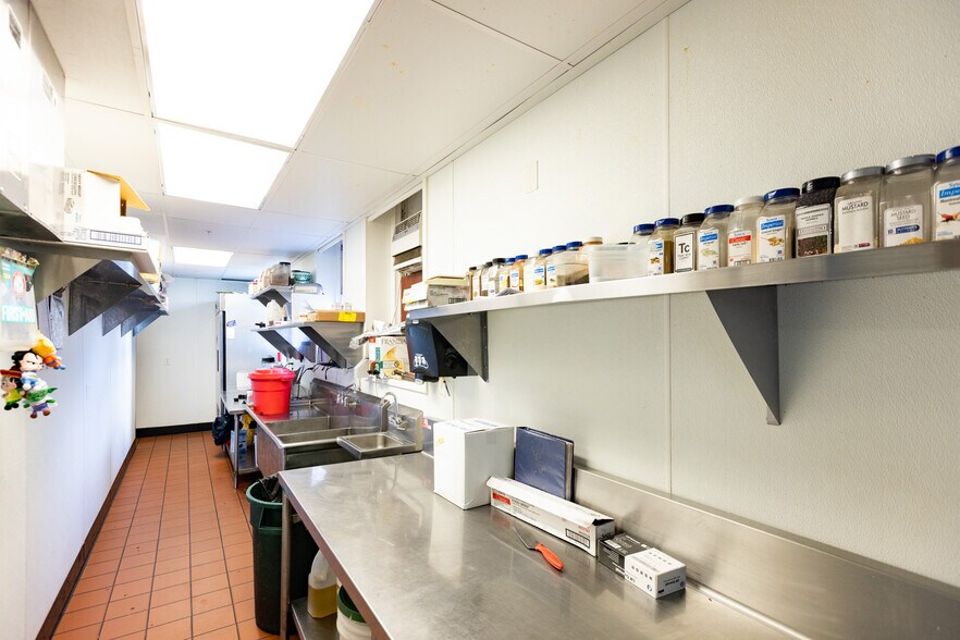 More Photos Of 311 Union St, The Dalles Restaurant For Sale