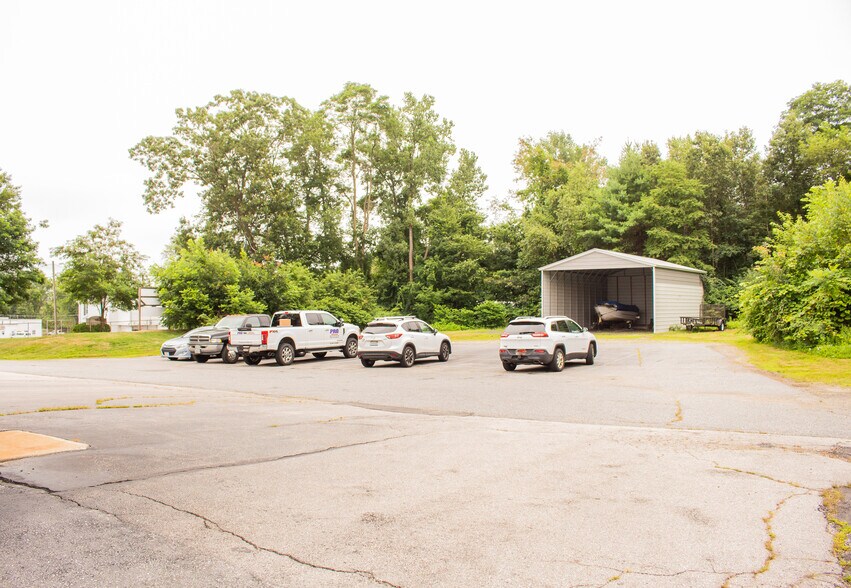 More Photos Of 8 Englewood St, Webster Auto Repair For Sale