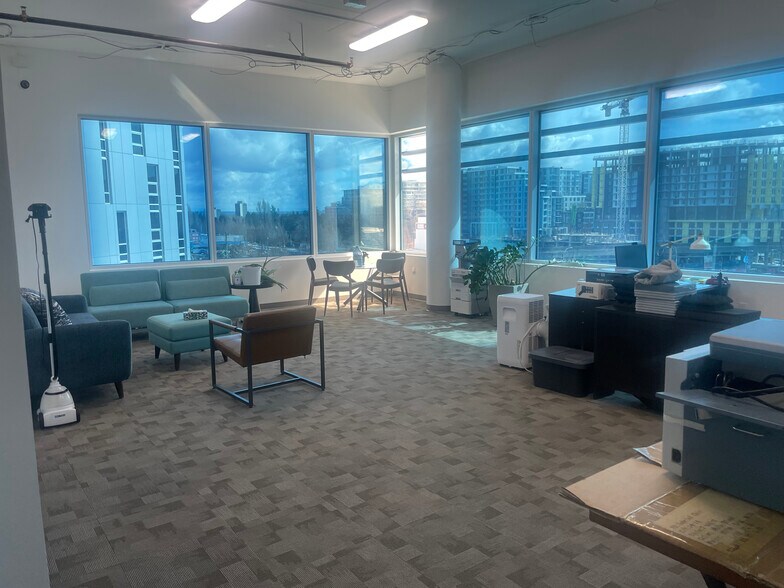 More Photos Of 8477 Bridgeport Rd, Richmond Office For Sale