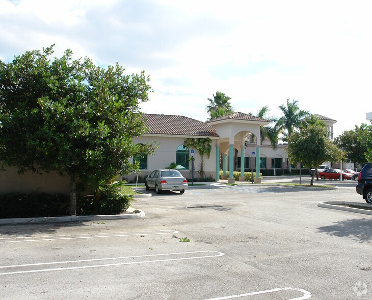 More Photos Of 2525 Embassy Dr S, Cooper City Office For Lease