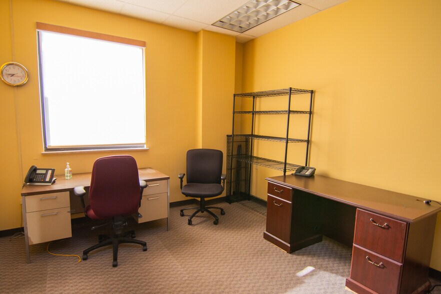 More Photos Of 1439 Sunset Blvd, Steubenville Flex For Sale