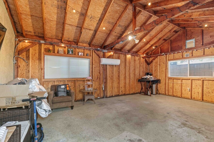 More Photos Of 7317 Clybourn Ave, Sun Valley Contractor Storage Yard For Sale