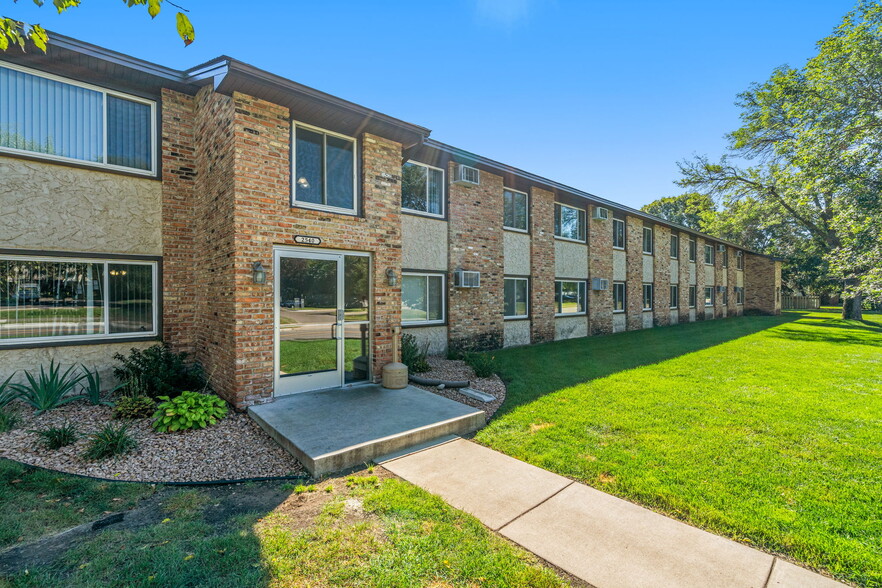 Primary Photo Of 2540 Fairoak Ave, Anoka Apartments For Sale