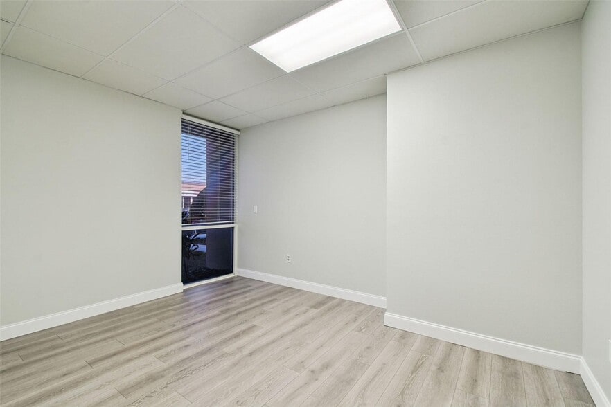 More Photos Of 5404 Hoover Blvd, Tampa Medical For Sale