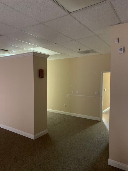 More Photos Of 3000 Bunsen Ave, Ventura Manufacturing For Lease