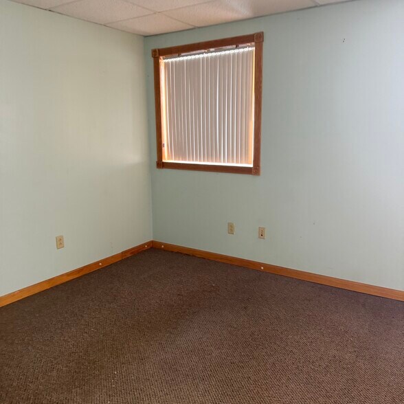 More Photos Of 1410 Lincoln Ave, Utica Manufacturing For Sale