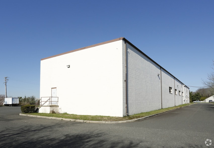 More Photos Of 1776 Bloomsbury Ave, Ocean Warehouse For Sale