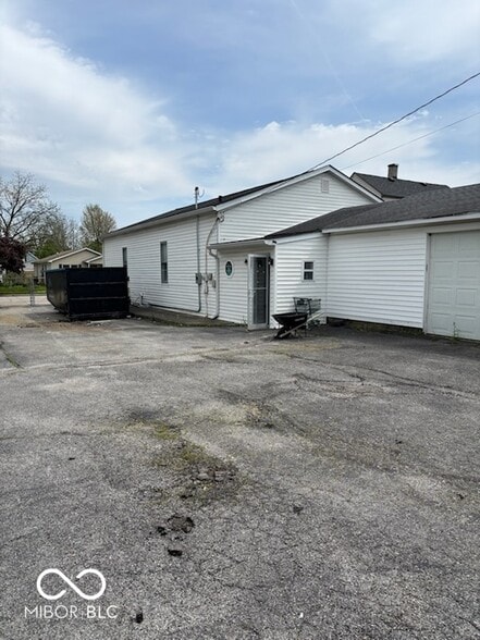 More Photos Of 120 S 4th Ave, Beech Grove Showroom For Sale