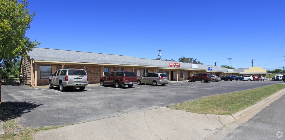 More Photos Of 400 Chisholm Valley Dr, Round Rock Unknown For Lease