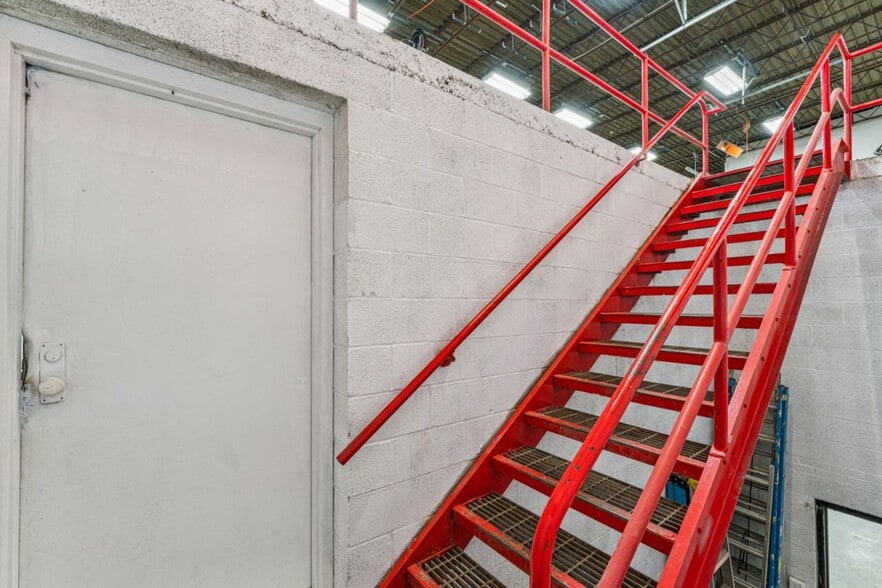 More Photos Of 1839 N 10th St, Kansas City Warehouse For Sale