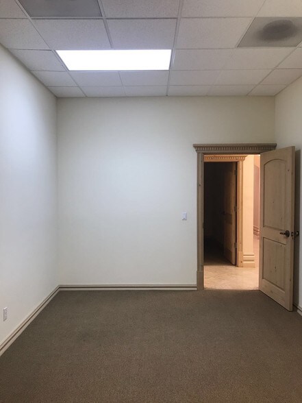 More Photos Of 5974 Silver Springs Dr, El Paso Office For Lease