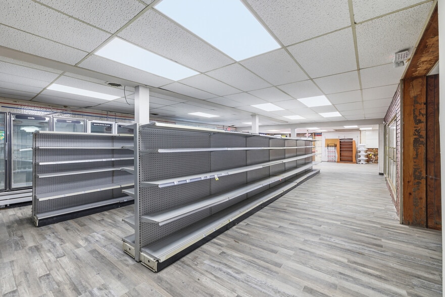 More Photos Of 233 Lexington Ave, Mansfield Convenience Store For Sale