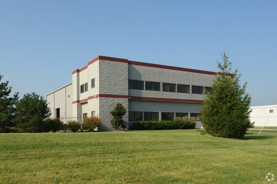 More Photos Of 7012 Trade Port Dr, Louisville Warehouse For Lease