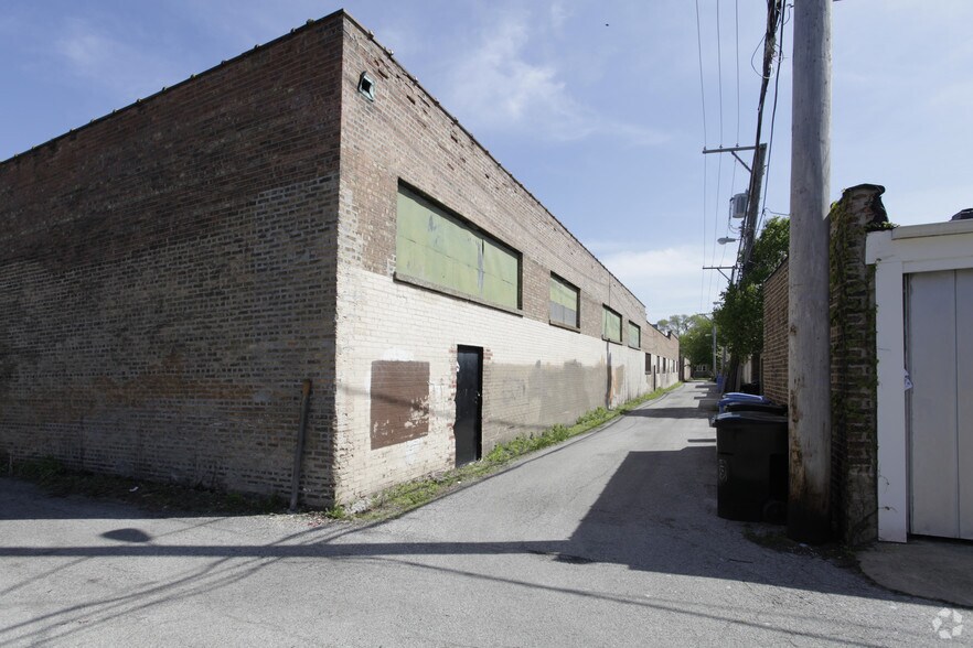 More Photos Of 6122 N Clark St, Chicago Manufacturing For Sale