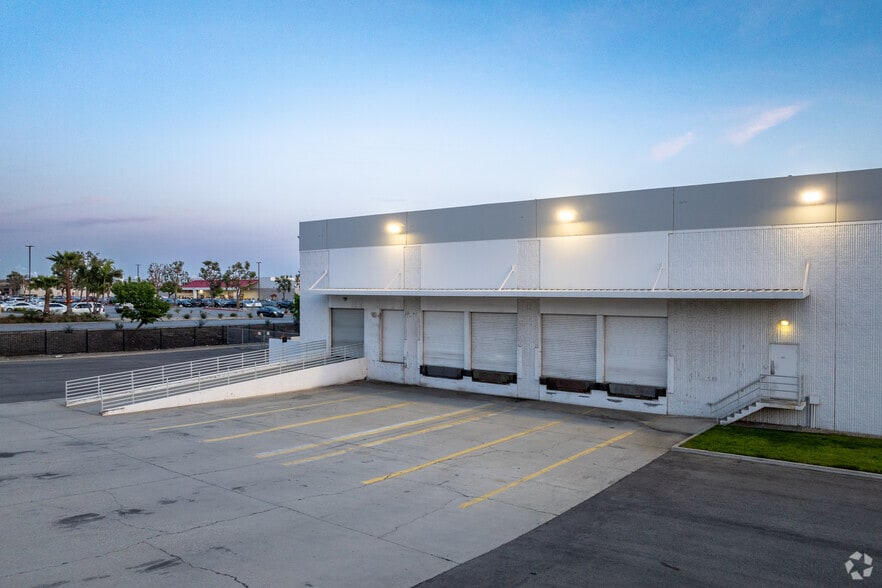 More Photos Of 1344-1388 W Foothill Blvd, Azusa Warehouse For Lease