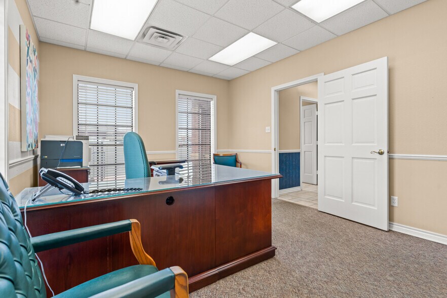 More Photos Of 112 US Highway 271 N, Gilmer Office For Lease