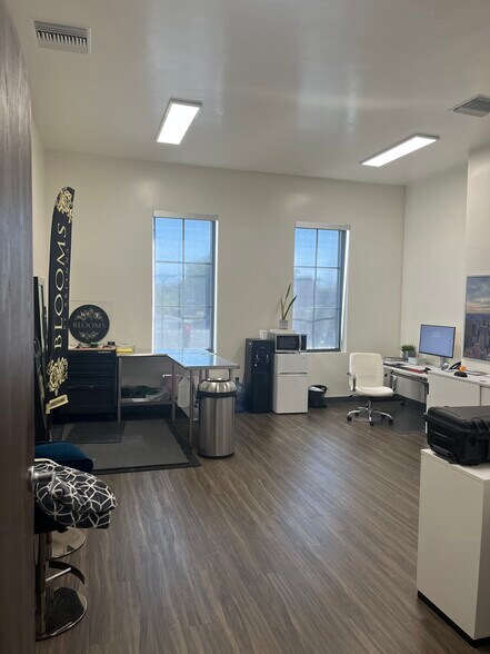 More Photos Of 700 N Main St, Santa Ana Storefront Retail Office For Lease