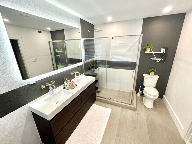 More Photos Of 1215 E Broward Blvd, Fort Lauderdale Apartments For Sale