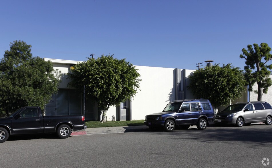 More Photos Of 1129-1133 E Elm Ave, Fullerton Warehouse For Sale