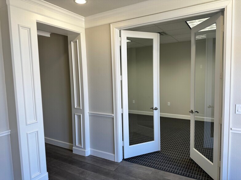 More Photos Of 633 E Fernhurst Dr, Katy Medical For Lease