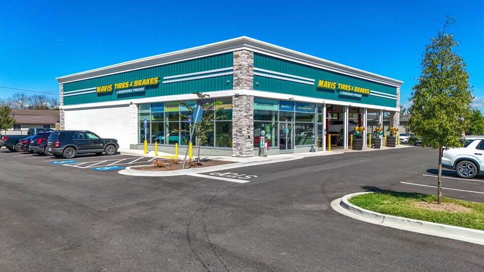 Primary Photo Of 70 Parkway Dr, Fort Oglethorpe Auto Repair For Sale