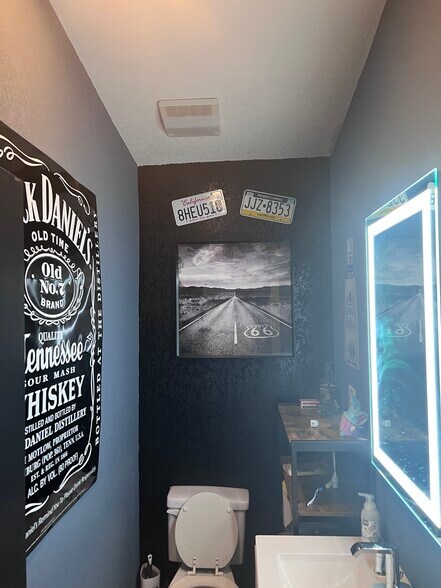 More Photos Of 5309 Comercio Way, Woodland Hills Loft Creative Space For Lease