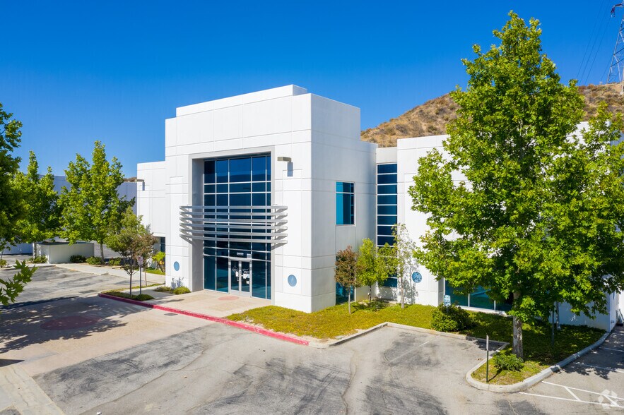 More Photos Of 28022 Industry Dr, Valencia Warehouse For Lease