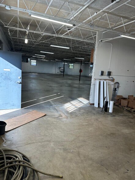 More Photos Of 4868 Victor St, Jacksonville Manufacturing For Lease