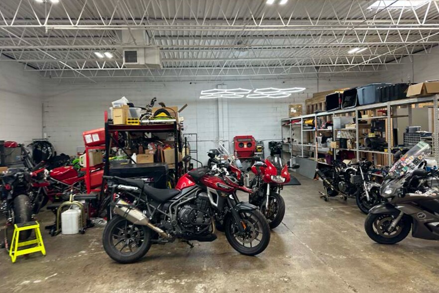 More Photos Of 11574 E Gondola St, Sharonville Warehouse For Lease