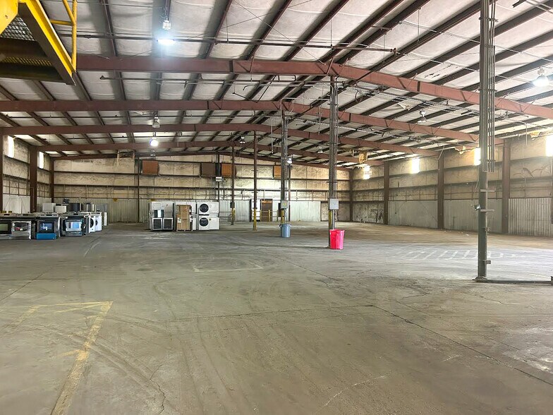 More Photos Of 315 E Ridgely St, Atmore Warehouse For Sale