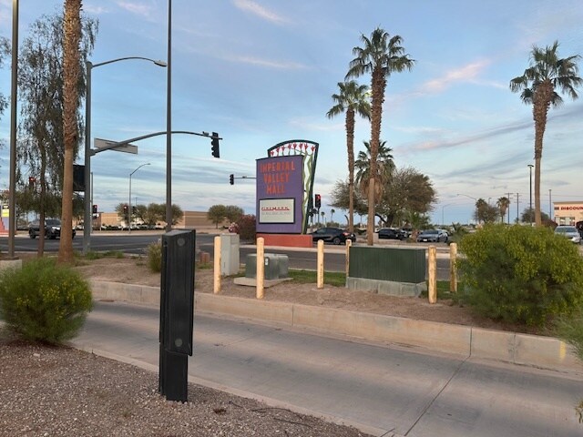 More Photos Of 775 Danenberg Dr, El Centro Storefront Retail Office For Lease