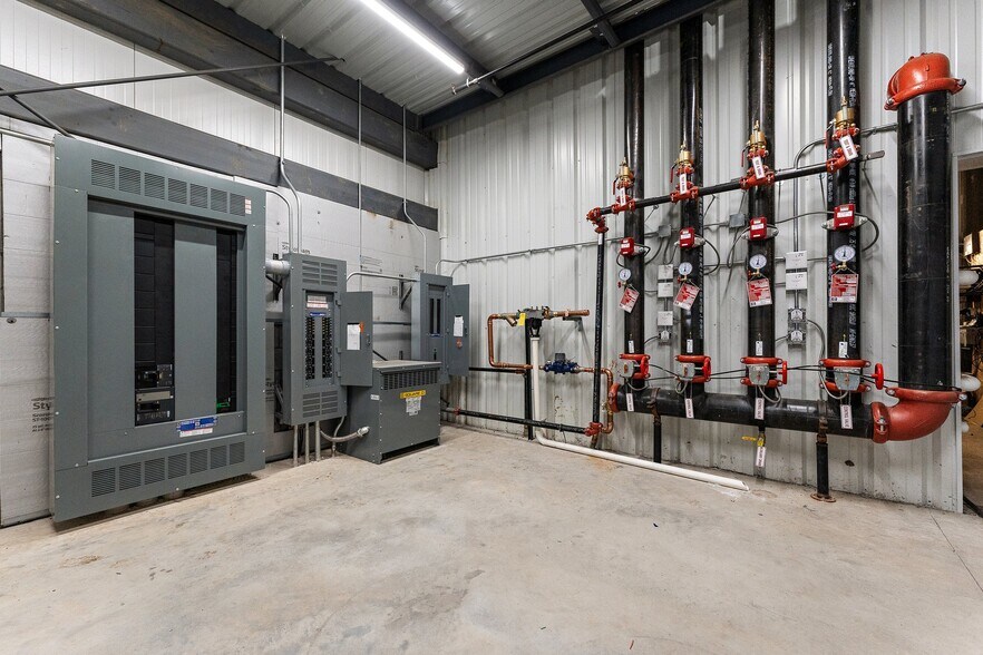 More Photos Of 301 Enterprise Dr, Laporte Warehouse For Lease