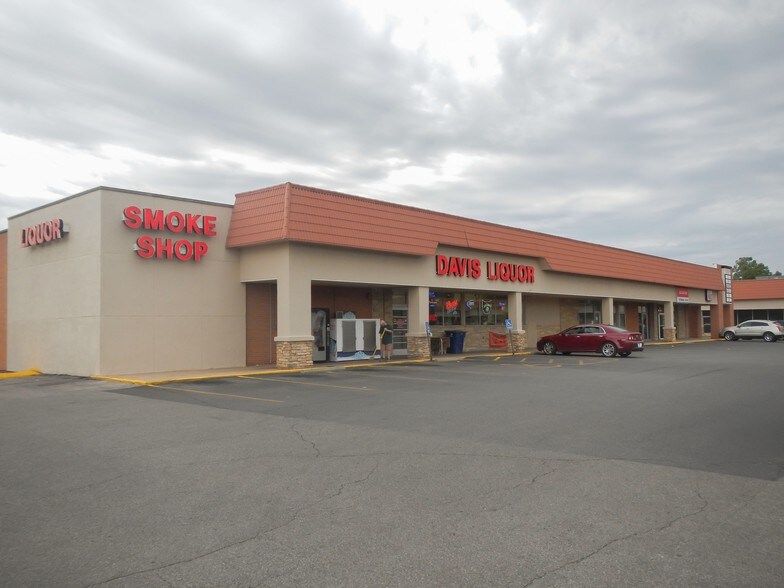 More Photos Of 2303 N Amidon St, Wichita General Retail For Sale