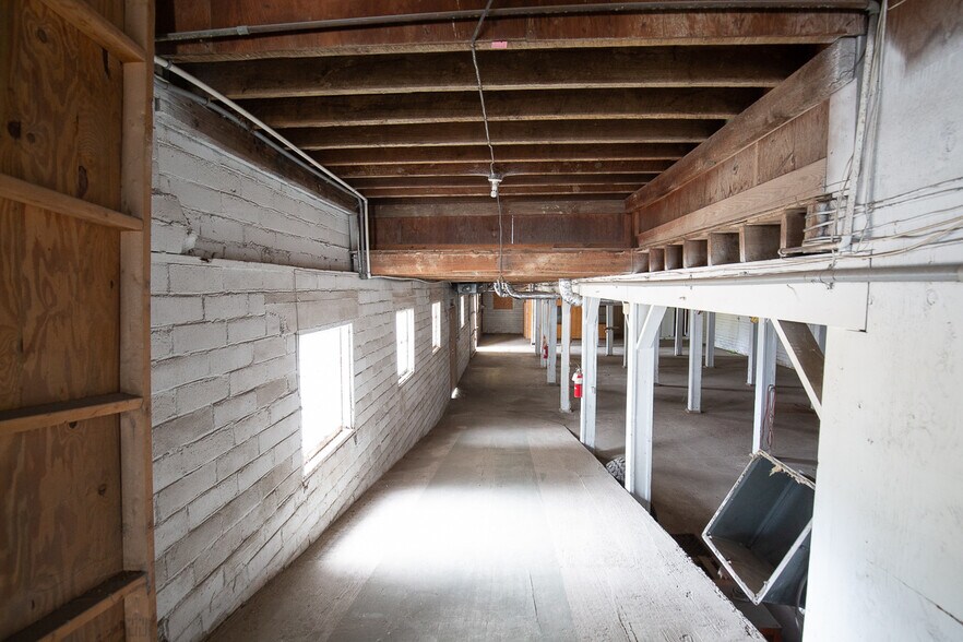 More Photos Of 765 E Washington St, Monticello Auto Repair For Sale