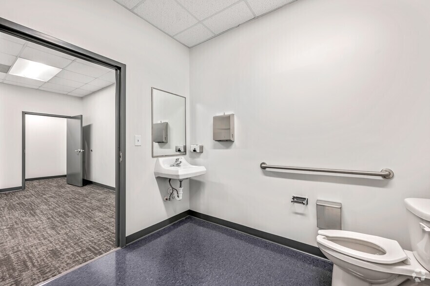 More Photos Of 3097 Presidential Dr, Atlanta Warehouse For Lease